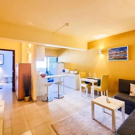 Apartament Flh Modest Flat With Balcony