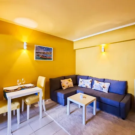 Flh Modest Flat With Balcony Apartman *
