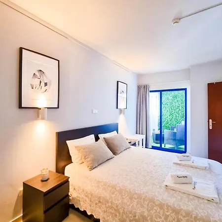 Apartman Flh Modest Flat With Balcony